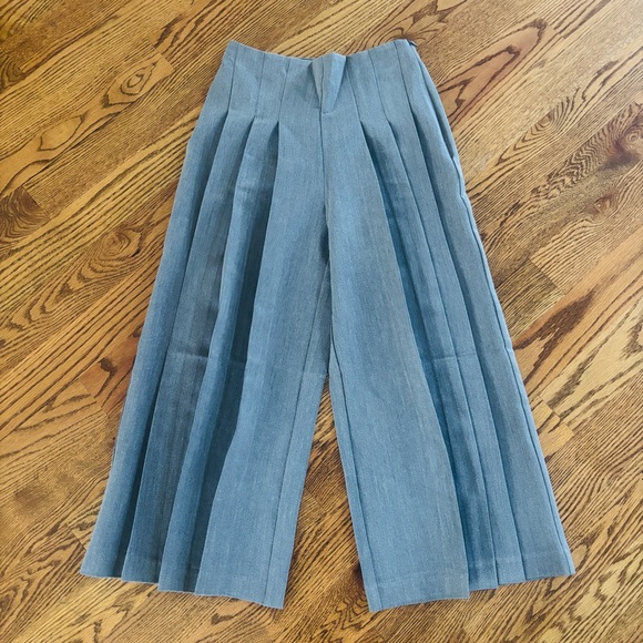 Gray Pleated Wide-Leg Pants 3/4 Coullotte Pants - Picture 1 of 12